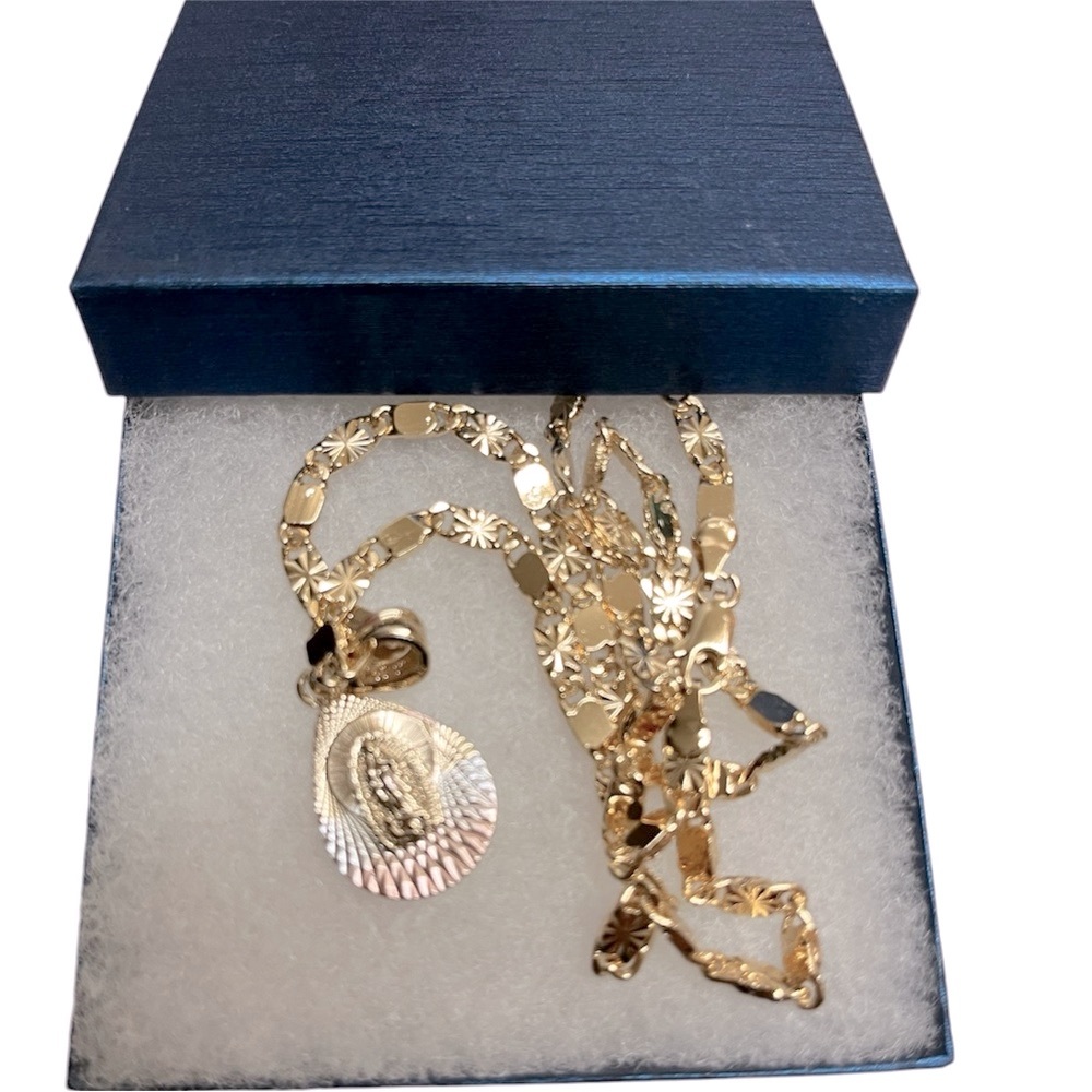 New Laminated gold chain with 24” image of the Virgin of Gudalupe - Picture 2 of 8
